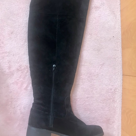 Knee high boots - Picture 2 of 3